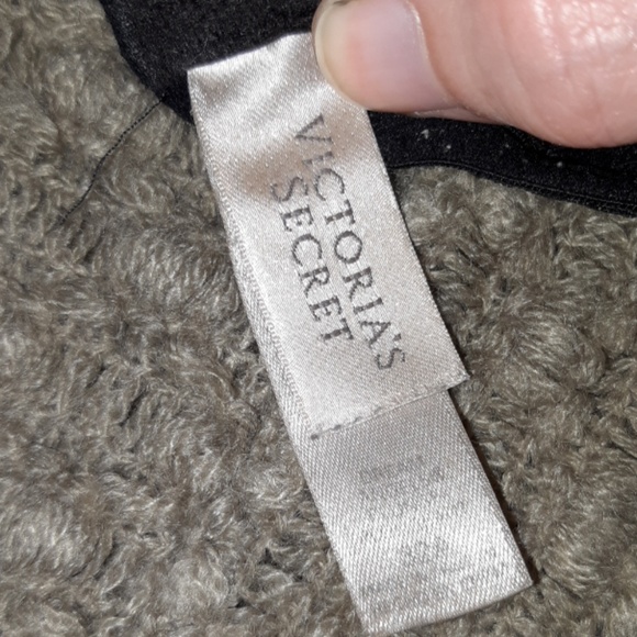 Victoria Secret - Picture 2 of 2